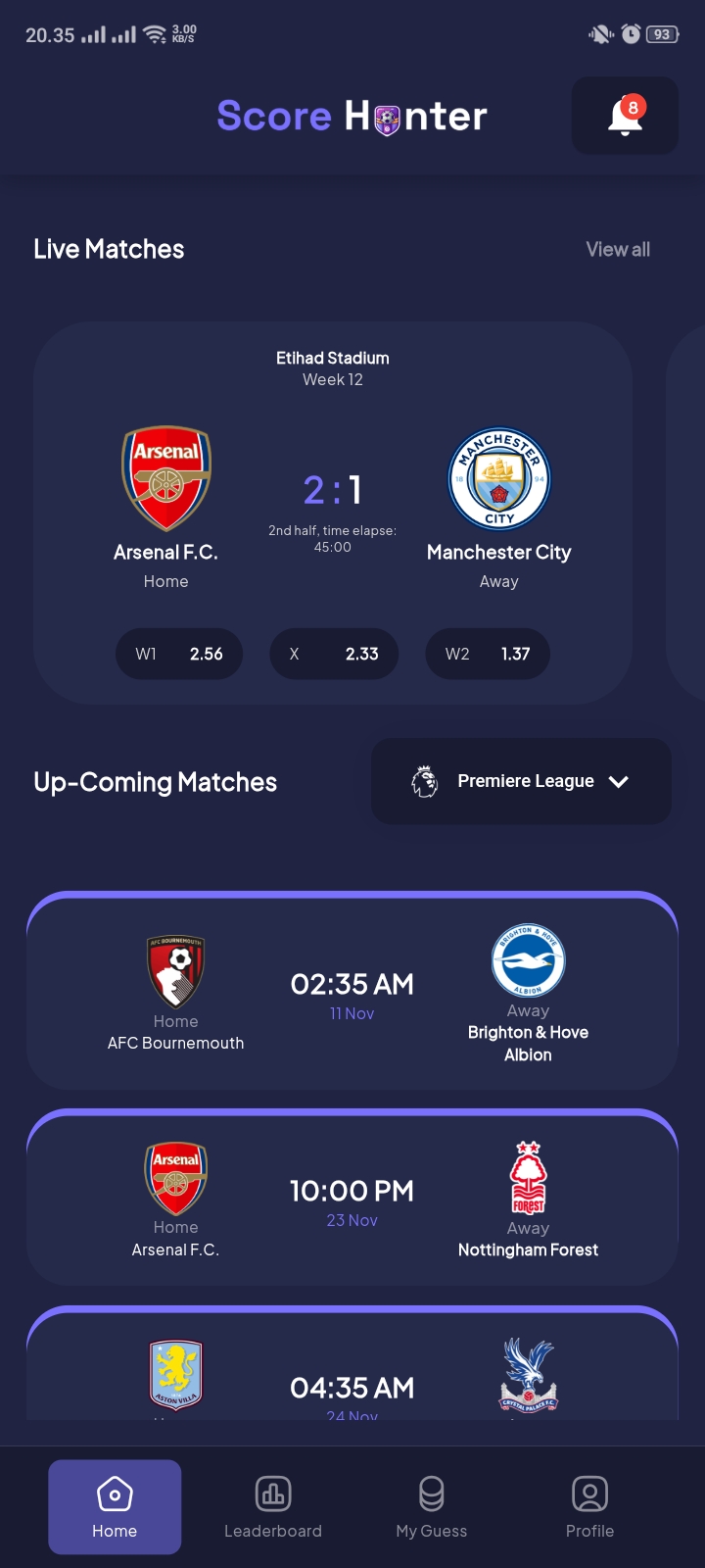 Score Hunter home screen showing a live match, match odds, and a list of upcoming football fixtures